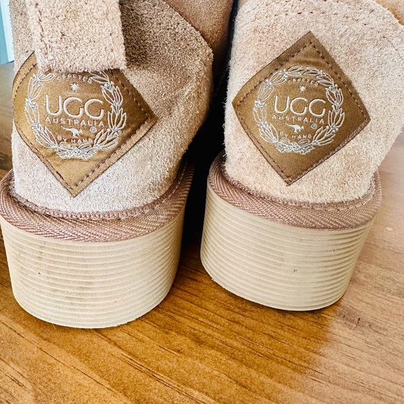 UGG - Picture 4 of 5